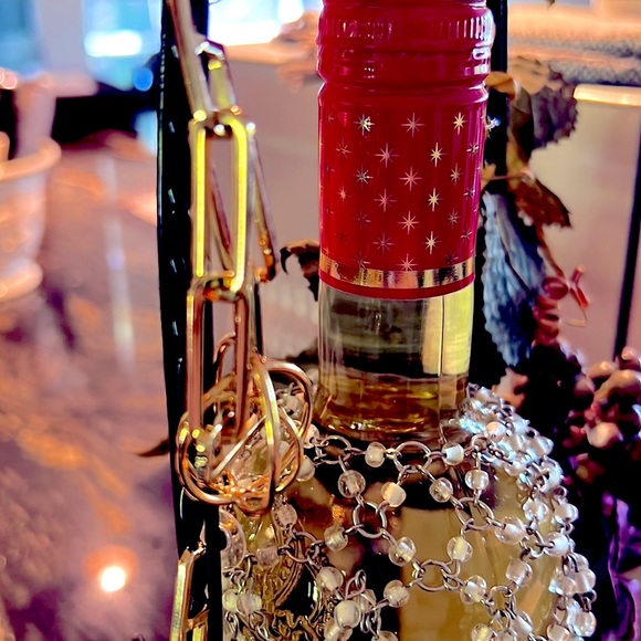 Unique Designer brand gold tone linked puzzle looking earrings - Picture 8 of 10